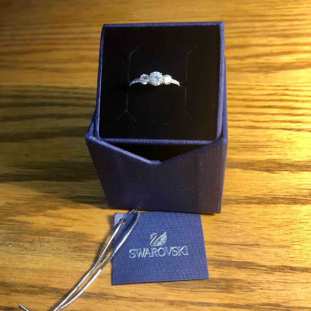 Attract Trilogy ring Swarovski